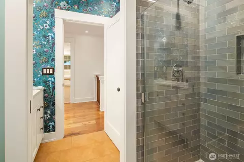 Bath - 2000 38th Ave E, Seattle, WA 98112 photo 2 of 2
