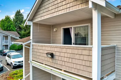 Exterior - 1001 W Casino Rd #F201, Everett, WA 98204 photo 2 of 8