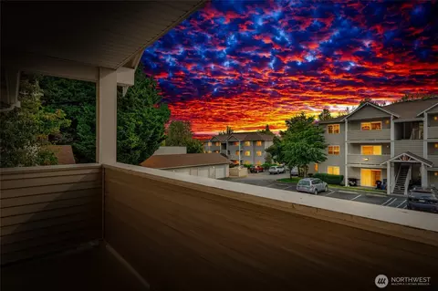 1001 W Casino Rd #F201, Everett, WA 98204