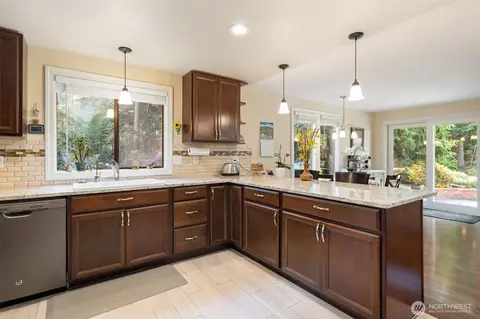 Kitchen - 383 Kirner Rd, Sequim, WA 98382 photo 3 of 3