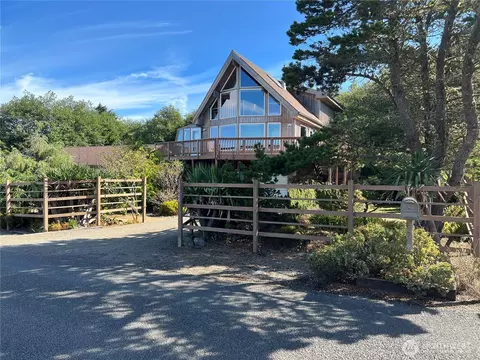33408 J Pl, Ocean Park, WA 98640