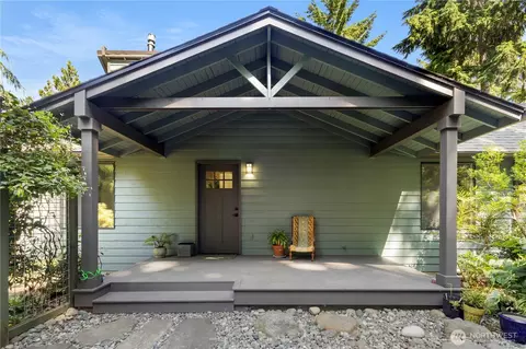 5821 NE Lincoln Rd E, Poulsbo, WA 98370