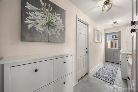 Entry Way - 9236 NE 191st St, Bothell, WA 98011 photo 2 of 2