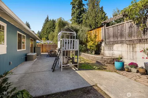 Exterior - 9236 NE 191st St, Bothell, WA 98011 photo 6 of 7