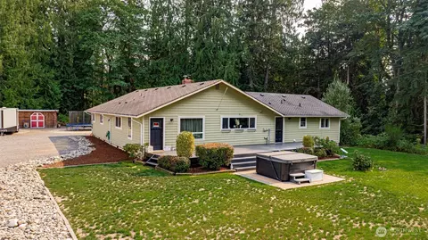 9320 W Meadow Lake Dr, Snohomish, WA 98290