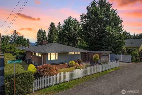 7302 Bowlyn Pl S, Seattle, WA 98118