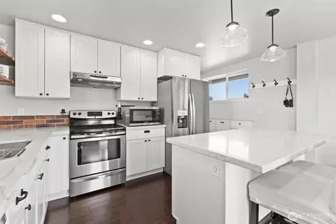 Kitchen - 135 Edgington Dr, Sequim, WA 98382 photo 7 of 7