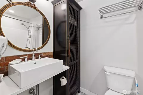 Bath - 135 Edgington Dr, Sequim, WA 98382 photo 5 of 5