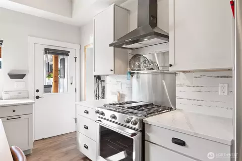 Kitchen - 135 Edgington Dr, Sequim, WA 98382 photo 3 of 7