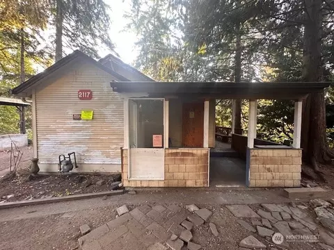 2117 E Phinney Bay Dr, Bremerton, WA 98312