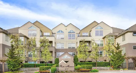 615 6th St #201, Kirkland, WA 98033