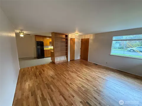 Living - 520 Sumner Ave #524, Sumner, WA 98390 photo 1 of 1