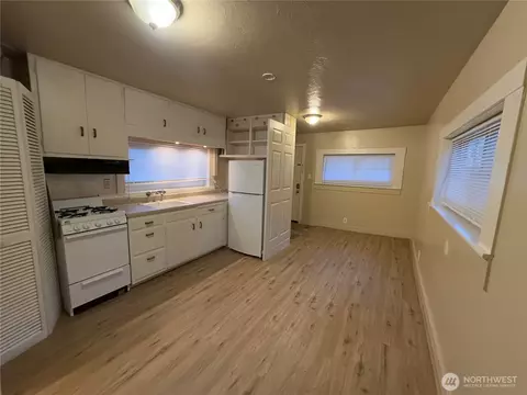 Kitchen - 520 Sumner Ave #524, Sumner, WA 98390 photo 3 of 3