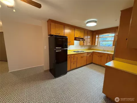 Kitchen - 520 Sumner Ave #524, Sumner, WA 98390 photo 1 of 3