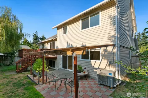 Exterior - 5804 11th Ave W, Everett, WA 98203 photo 2 of 4