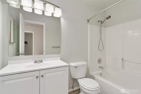 Bath - 5804 11th Ave W, Everett, WA 98203 photo 1 of 2