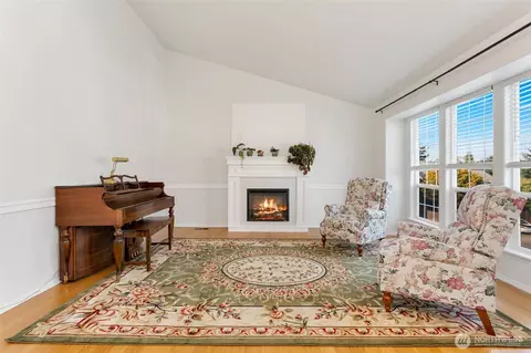 Living - 5804 11th Ave W, Everett, WA 98203 photo 1 of 4