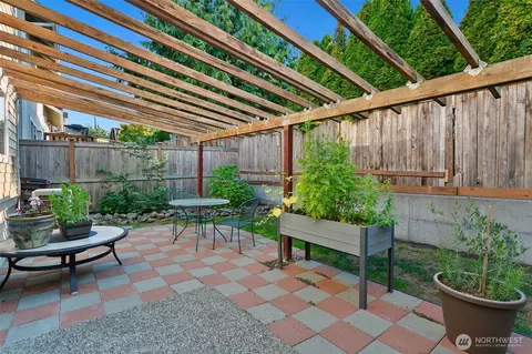 Exterior - 5804 11th Ave W, Everett, WA 98203 photo 3 of 4