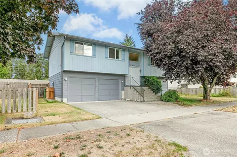 750 NW Dory Dr, Oak Harbor, WA 98277