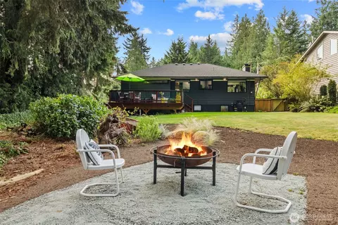 Exterior - 411 58th St SE, Everett, WA 98203 photo 7 of 9