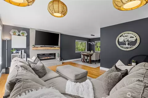 Living - 411 58th St SE, Everett, WA 98203 photo 1 of 1
