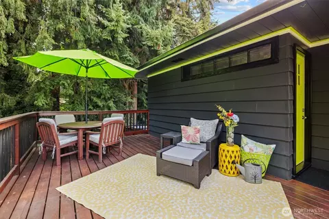 Exterior - 411 58th St SE, Everett, WA 98203 photo 5 of 9