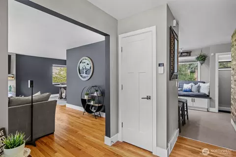 Entry Way - 411 58th St SE, Everett, WA 98203 photo 1 of 2