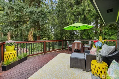 Exterior - 411 58th St SE, Everett, WA 98203 photo 6 of 9