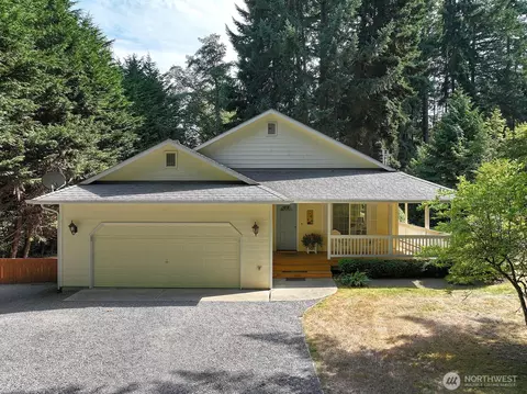 3198 Eaglecrest Ln, Clinton, WA 98236