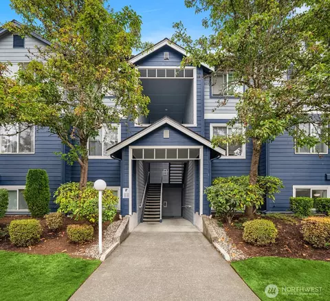 10825 SE 200th St #F103, Kent, WA 98031