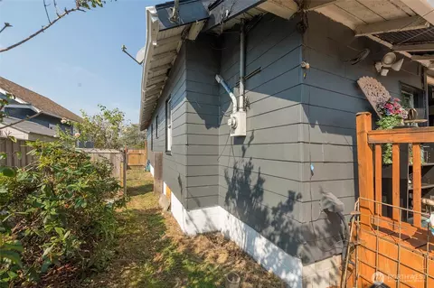 Exterior - 1111 Maple St, Everett, WA 98201 photo 6 of 9