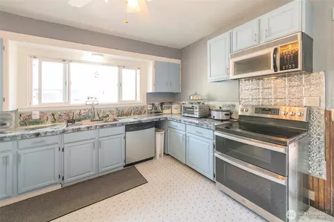 Kitchen - 1111 Maple St, Everett, WA 98201 photo 1 of 4