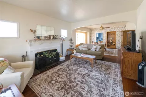 Living - 1111 Maple St, Everett, WA 98201 photo 2 of 2