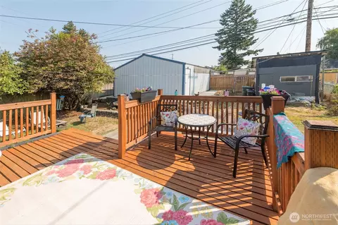 Exterior - 1111 Maple St, Everett, WA 98201 photo 3 of 9