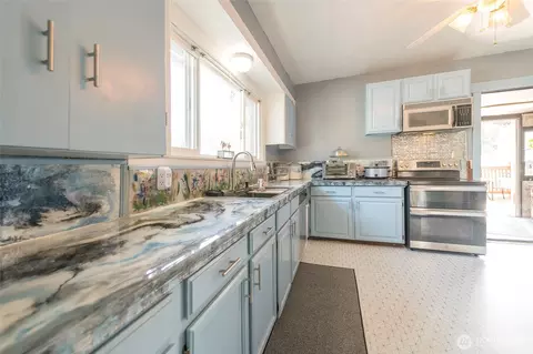 Kitchen - 1111 Maple St, Everett, WA 98201 photo 2 of 4