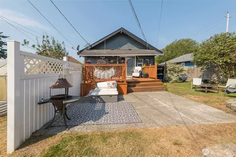Exterior - 1111 Maple St, Everett, WA 98201 photo 5 of 9