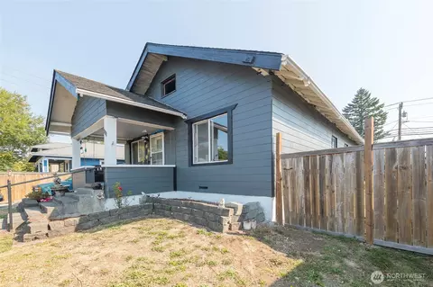 Exterior - 1111 Maple St, Everett, WA 98201 photo 1 of 9