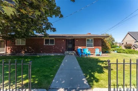 404 S 3rd St, Chelan, WA 98816