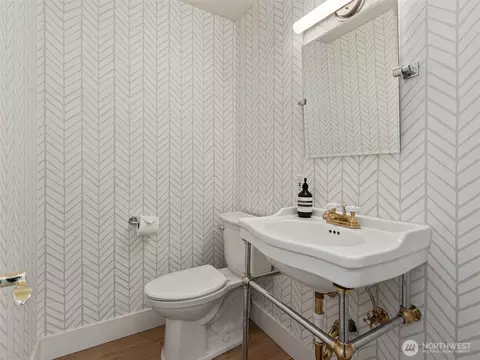 Bath - 5152 Sound Ave, Everett, WA 98203 photo 1 of 4