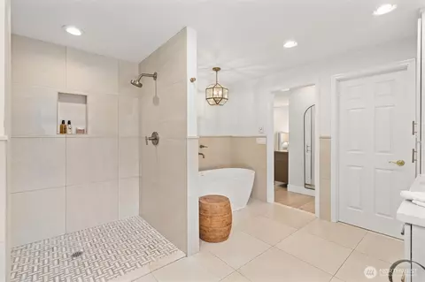 Bath - 5152 Sound Ave, Everett, WA 98203 photo 3 of 4