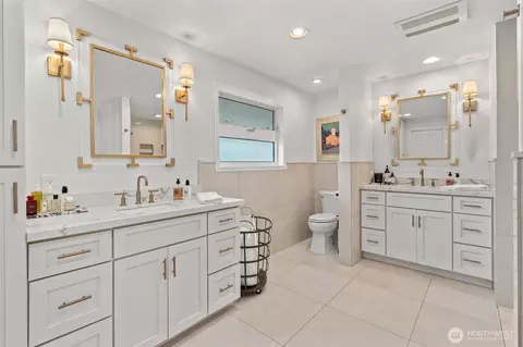 Bath - 5152 Sound Ave, Everett, WA 98203 photo 2 of 4
