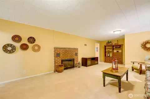 Living - 811 Rucker Ave, Everett, WA 98201 photo 4 of 4