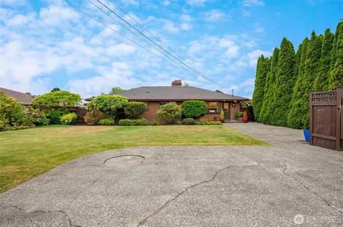 Exterior - 811 Rucker Ave, Everett, WA 98201 photo 4 of 6