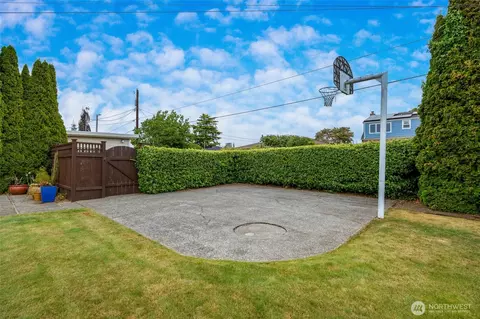 Exterior - 811 Rucker Ave, Everett, WA 98201 photo 6 of 6