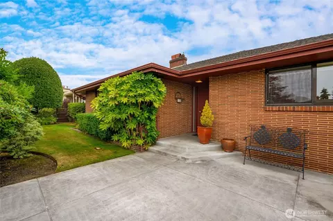 Exterior - 811 Rucker Ave, Everett, WA 98201 photo 2 of 6