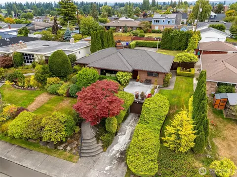 811 Rucker Ave, Everett, WA 98201