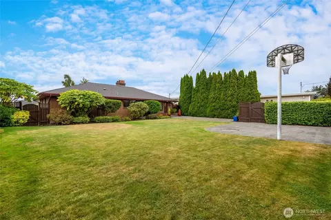 Exterior - 811 Rucker Ave, Everett, WA 98201 photo 5 of 6