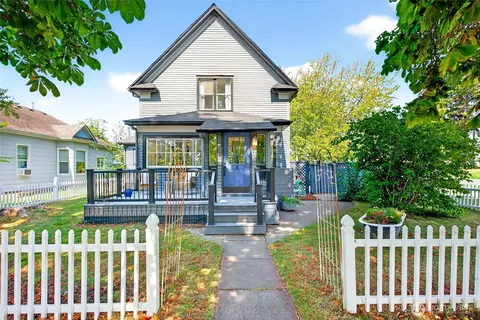 492 G St, Blaine, WA 98230