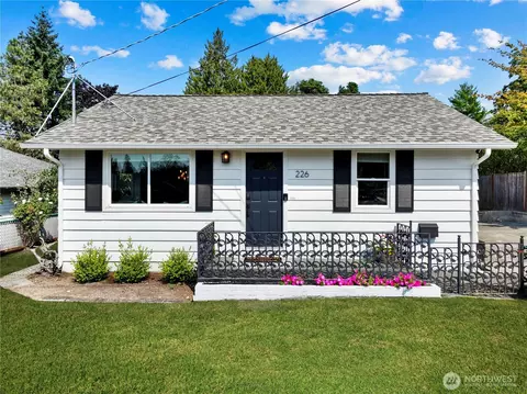 226 SW 139th St, Burien, WA 98166
