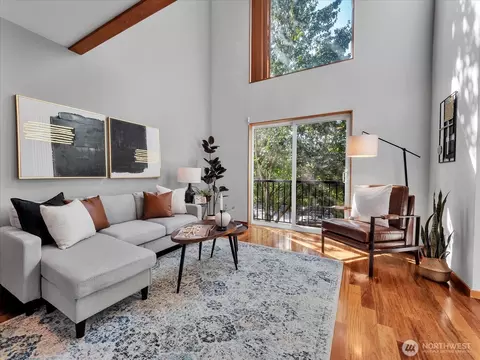 9065 17th Ave SW, Seattle, WA 98106